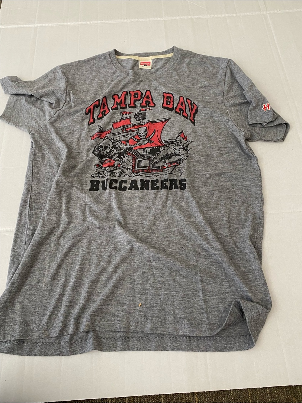 Tampa Bay Buccaneers Gray Graphic Tee - Men Homage Large NFL Football